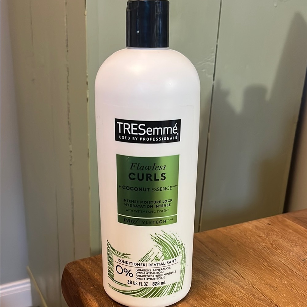 TRESemmé Flawless Curls Conditioner